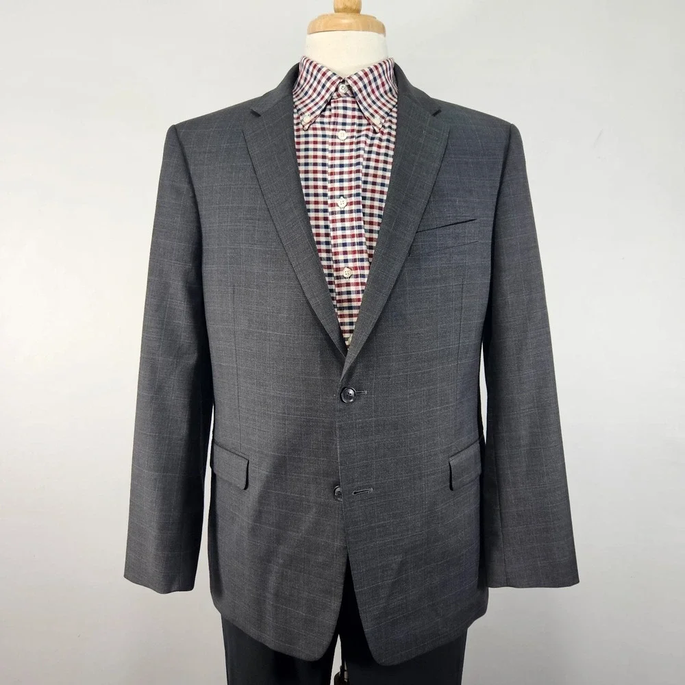 Tommy Hilfiger Men's Sport Coat Blazer Two Button Gray Plaid Wool Blend Size 44R